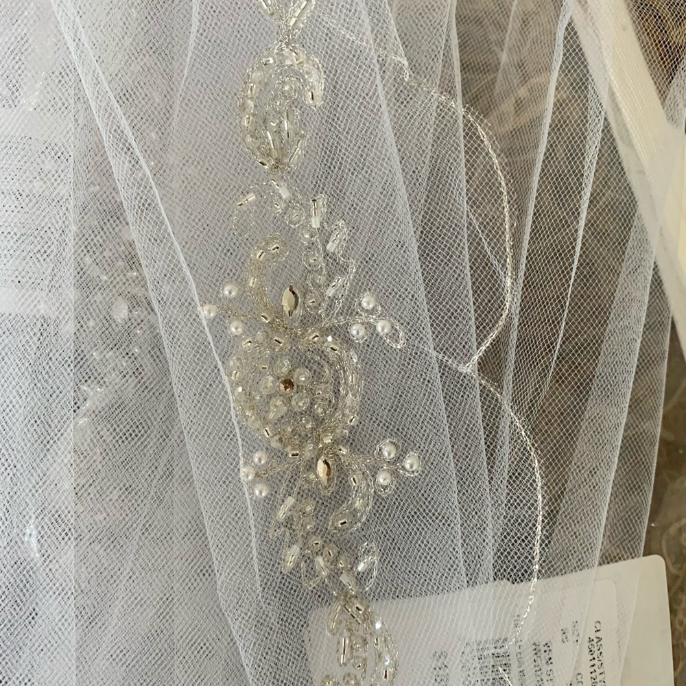 NWT Fingertip Veil - Picture 3 of 5